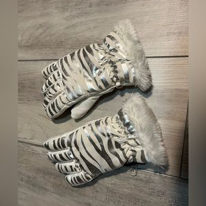 Youth Thinsulate Gloves 80grams- worn once!!